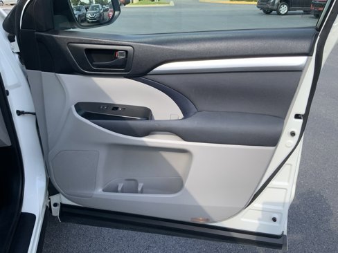 Used 2014 Toyota Highlander LE image 51