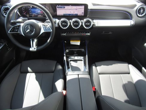 New 2025 Mercedes-Benz GLB 250 4MATIC image 34