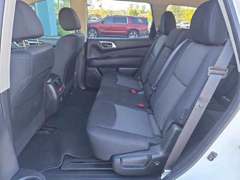 Used 2018 Nissan Pathfinder SV image 15
