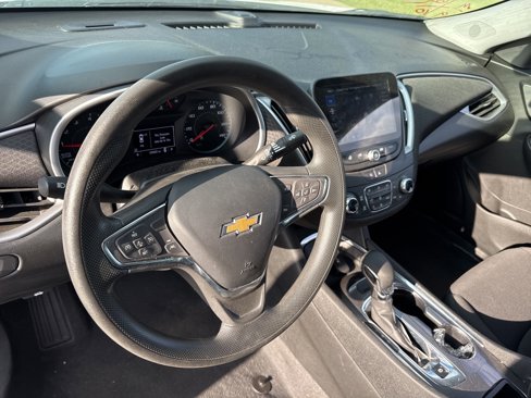 Used 2023 Chevrolet Malibu LT image 9