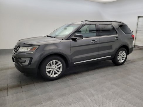 Used 2017 Ford Explorer XLT w/ Equipment Group 201A image 2