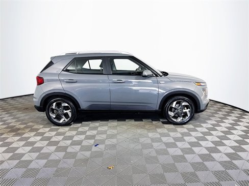 Used 2022 Hyundai Venue SEL image 16