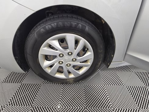 Used 2020 Hyundai Elantra SE w/ Cargo Package (C1) image 9