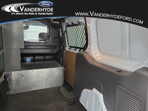 Used 2022 Ford Transit Connect XLT image 10