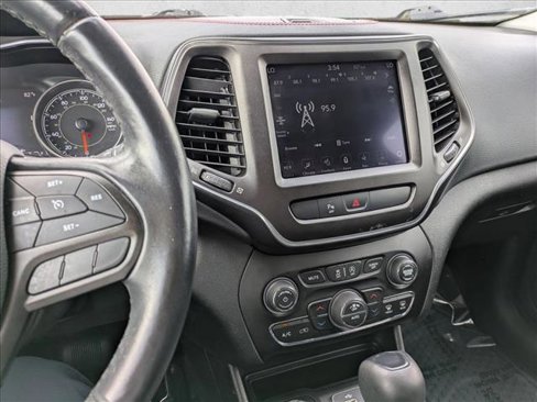 Used 2019 Jeep Cherokee Trailhawk image 13