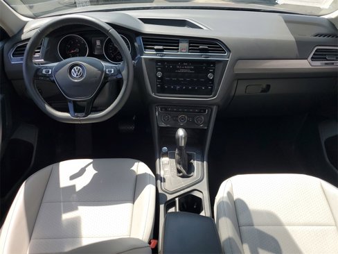 Used 2021 Volkswagen Tiguan SE image 9
