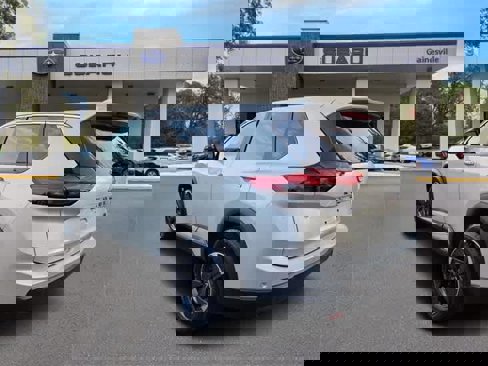 Used 2024 Nissan Rogue SV image 3