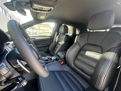 Used 2025 Porsche Macan image 5