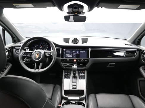 Used 2025 Porsche Macan image 19