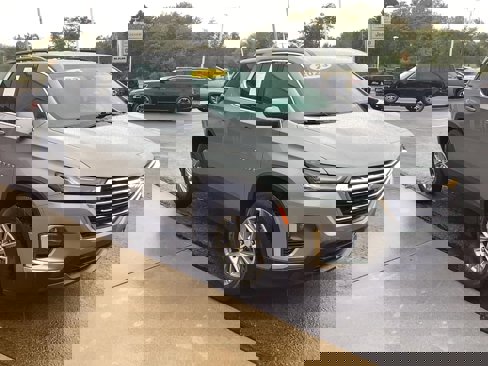 Used 2023 Chevrolet Traverse LT w/ LPO, Floor Liner Package image 4