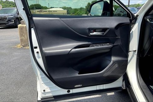 Used 2021 Toyota Venza LE w/ Carpet Mat Package (TMS) image 18