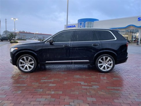 Used 2017 Volvo XC90 T6 Inscription w/ Vision Package image 2