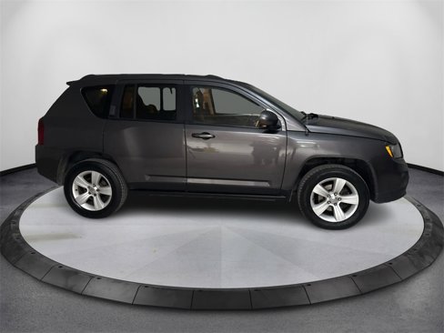 Used 2016 Jeep Compass Latitude image 4