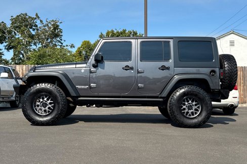 Used 2014 Jeep Wrangler Unlimited Rubicon w/ Max Tow Package image 8