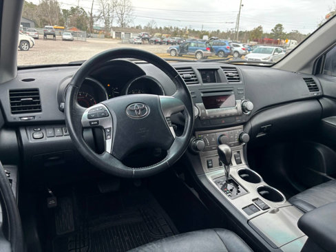 Used 2011 Toyota Highlander SE image 16