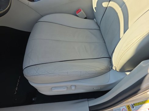 Used 2010 Toyota Venza image 21