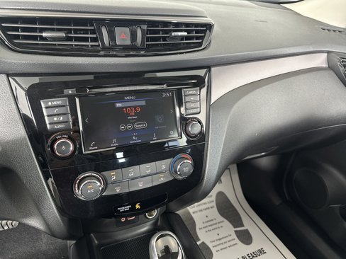 Used 2022 Nissan Rogue Sport S image 4