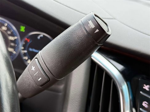 Used 2015 Cadillac Escalade Premium image 32