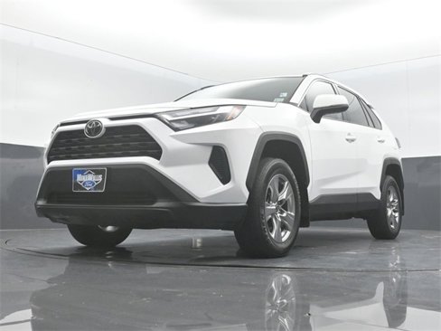Used 2022 Toyota RAV4 XLE image 19