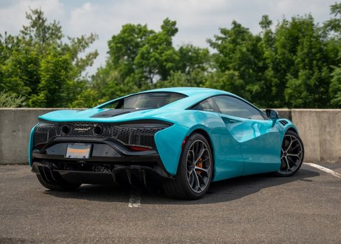 New 2025 McLaren Artura image 9