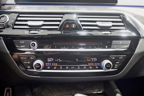 Used 2019 BMW M550i xDrive w/ Premium Package image 18