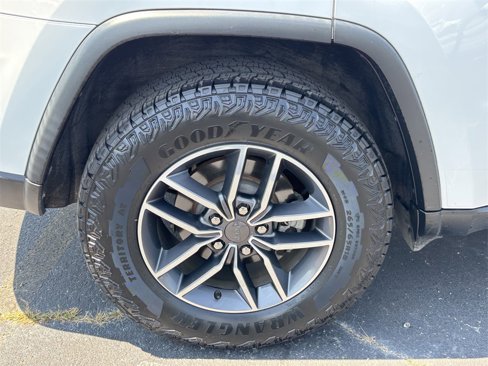 Used 2019 Jeep Grand Cherokee Limited w/ Luxury Group II image 9