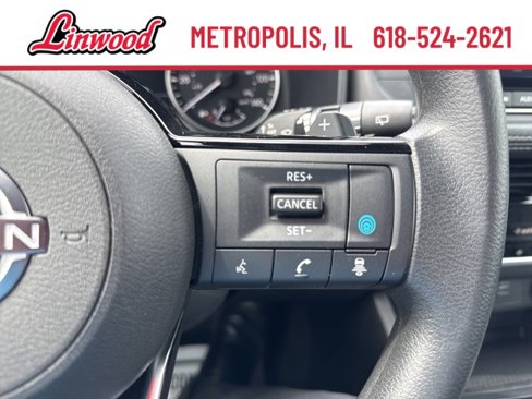 Used 2023 Nissan Rogue SV image 16