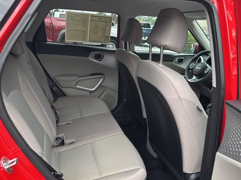 Used 2022 Kia Soul LX image 11