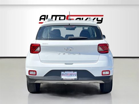 Used 2024 Hyundai Venue SEL image 6