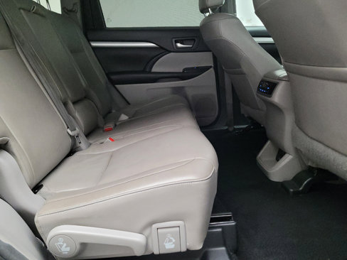 Used 2017 Toyota Highlander XLE image 19