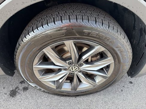 Certified 2022 Volkswagen Tiguan SE image 29
