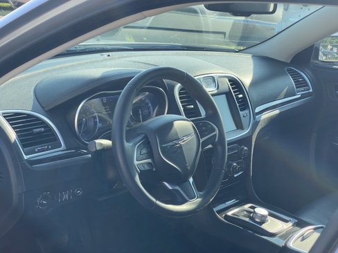 Used 2016 Chrysler 300 Limited image 11