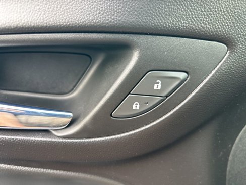Used 2018 Chevrolet Equinox LT image 22