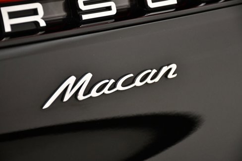 Certified 2023 Porsche Macan image 11
