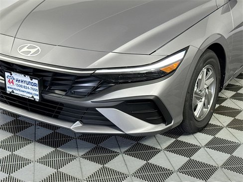 New 2025 Hyundai Elantra SE image 2