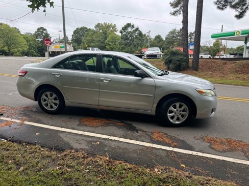 Used 2010 Toyota Camry LE image 4