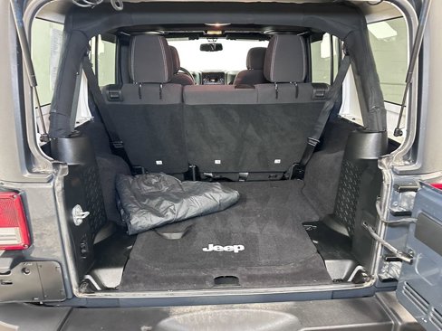 Used 2017 Jeep Wrangler Unlimited Rubicon w/ Connectivity Group image 16