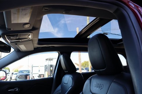 Used 2019 Jeep Cherokee Limited image 28