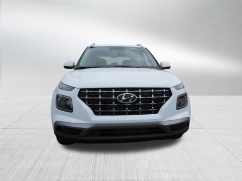 New 2025 Hyundai Venue SEL image 3