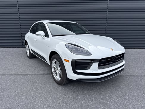 Certified 2025 Porsche Macan image 7