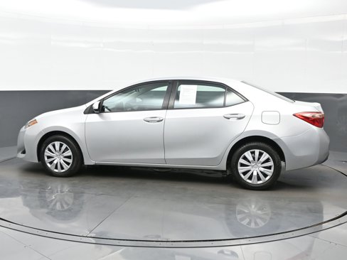 Used 2019 Toyota Corolla LE image 3