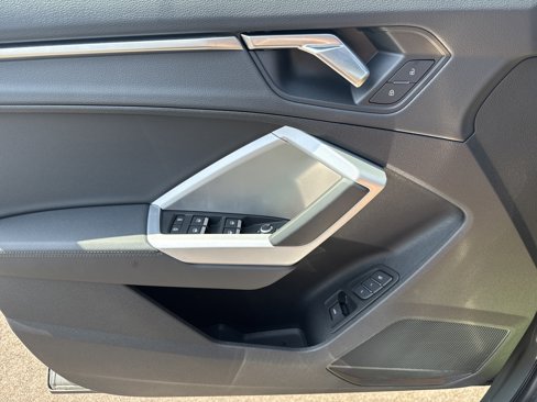 Certified 2025 Audi Q3 2.0T Premium w/ Convenience Package image 9