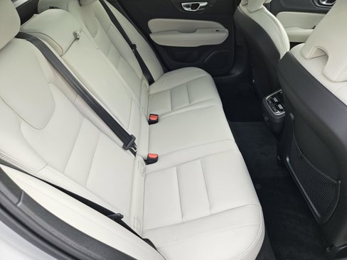 New 2025 Volvo V60 B5 Cross Country Ultra w/ Protection Package Premier image 34
