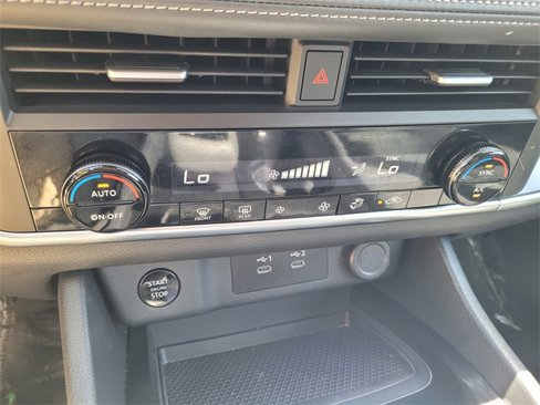 Used 2024 Nissan Rogue SV image 19