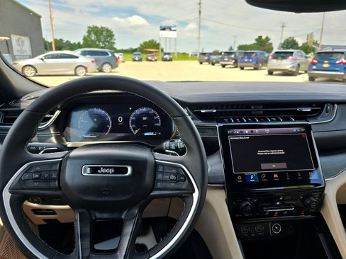 Used 2024 Jeep Grand Cherokee L Limited image 38