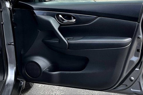 Used 2017 Nissan Rogue SV image 21