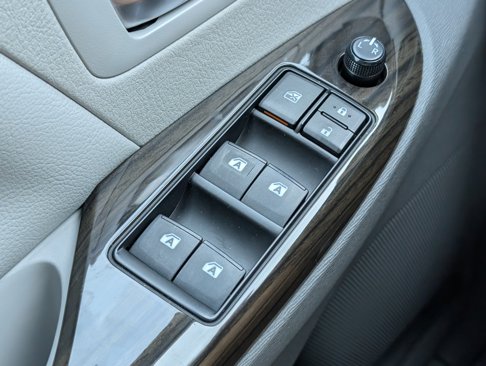 Used 2018 Toyota Sienna XLE image 24