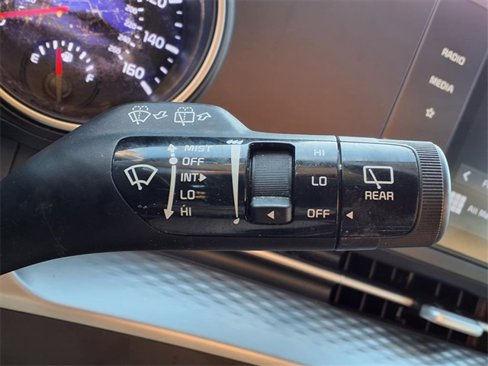 Used 2022 Kia Carnival LX image 16