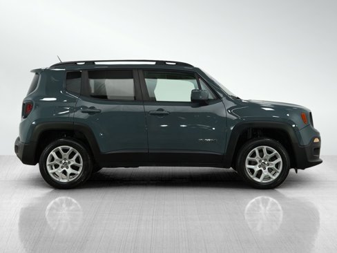 Used 2017 Jeep Renegade Latitude w/ Cold Weather Group image 6