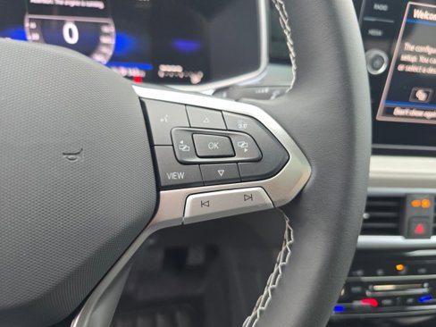 New 2025 Volkswagen Taos SE image 30